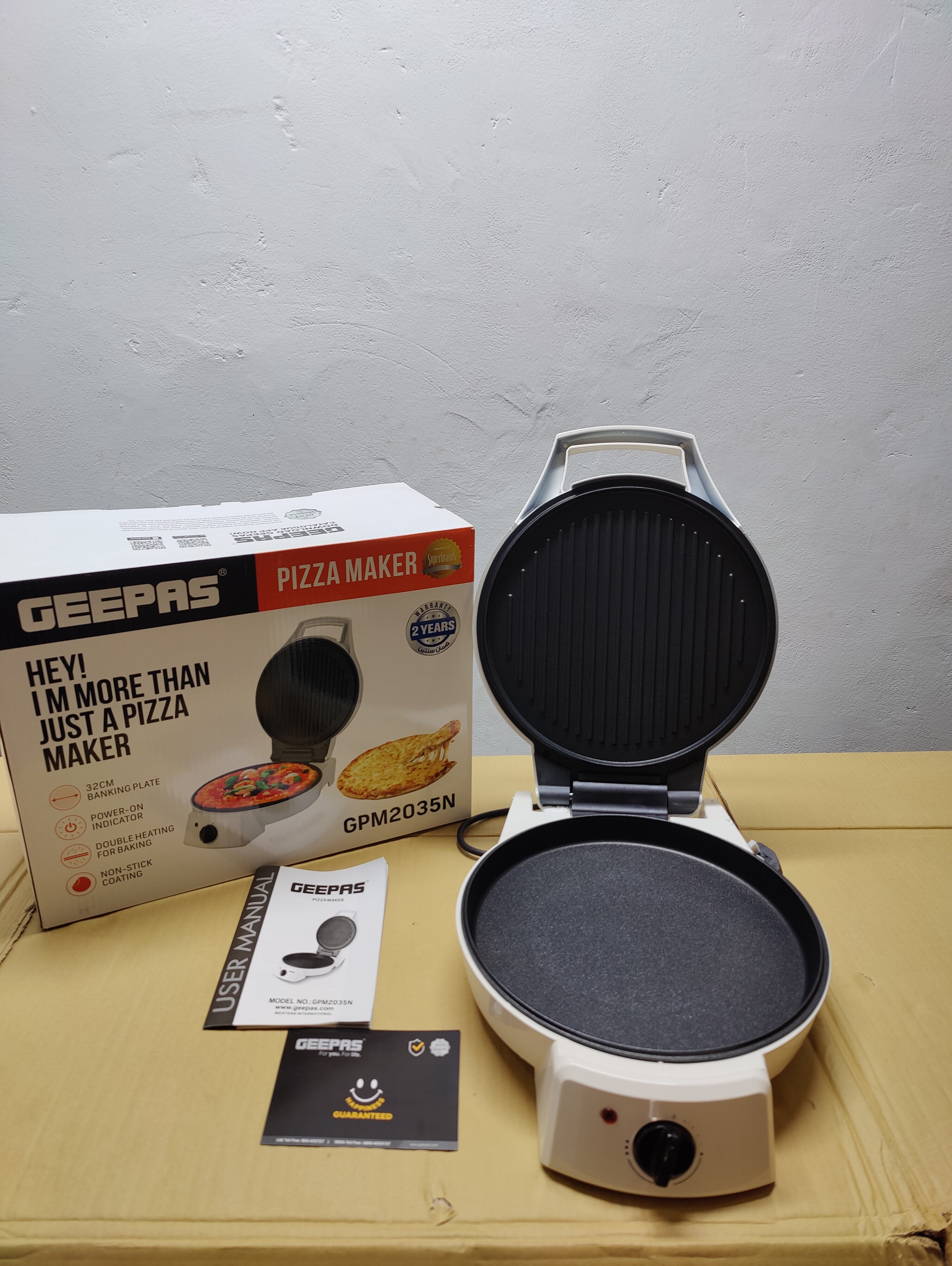 Geepas Pizza Maker GPM2035N