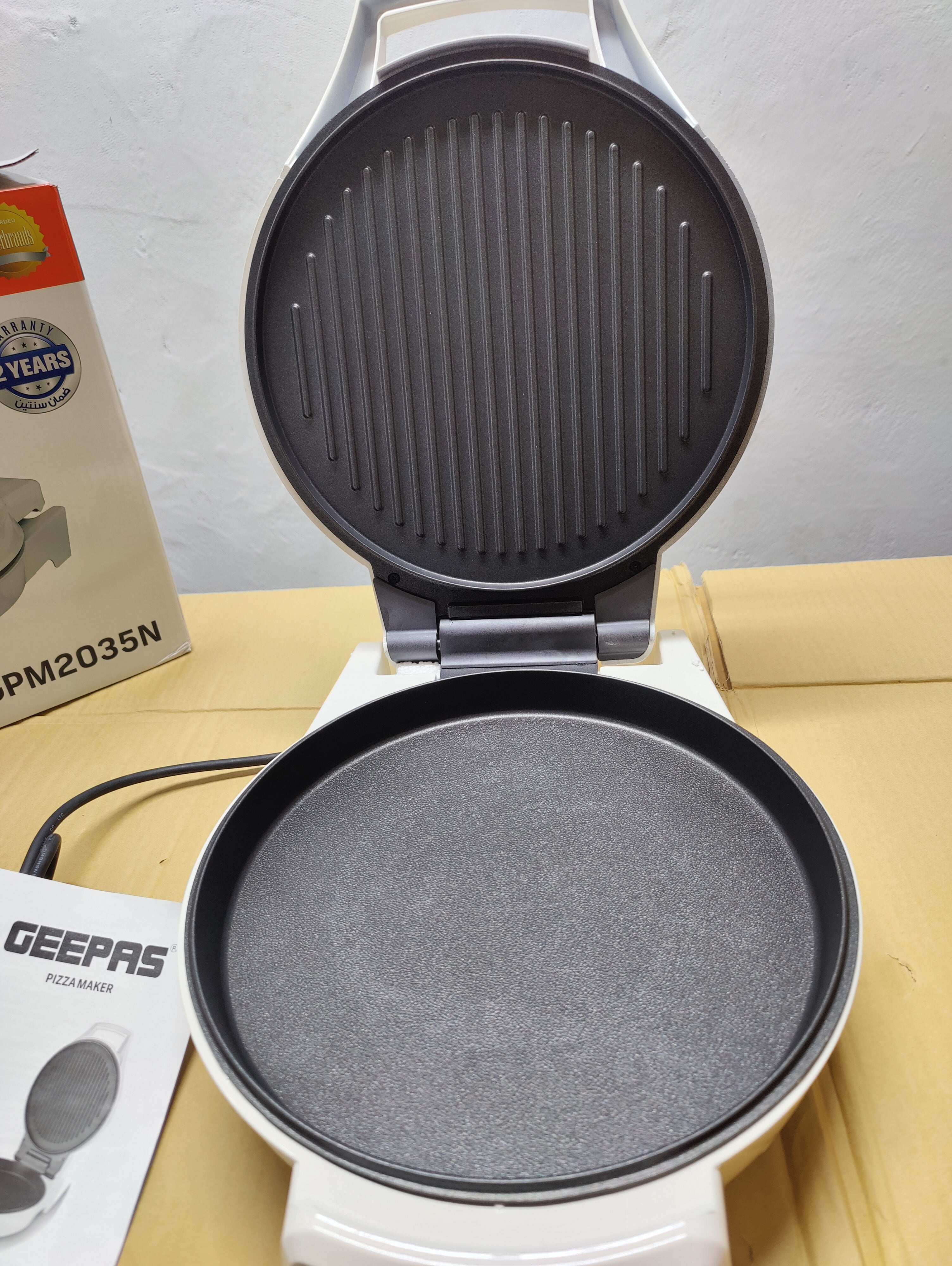 Geepas Pizza Maker GPM2035N