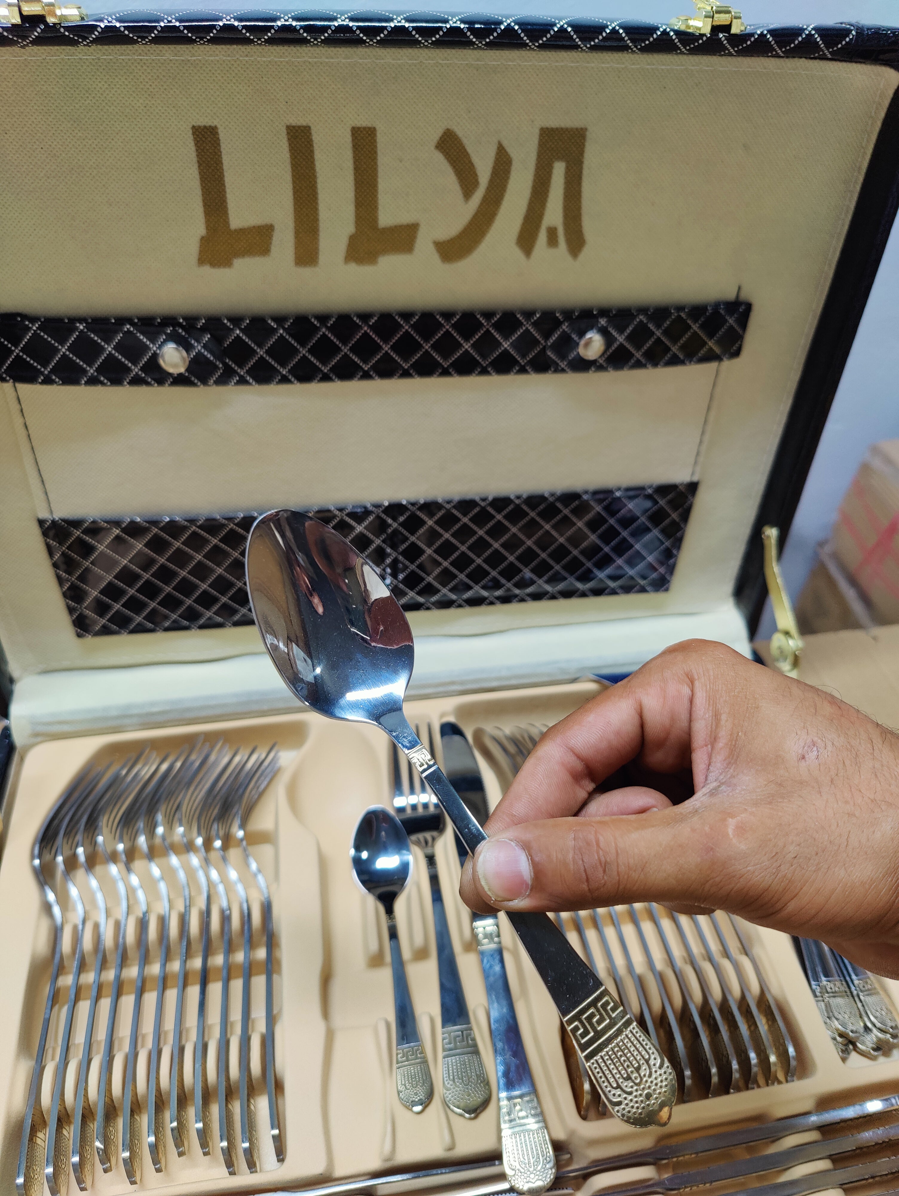Luxury Cutlery Set - Leather Case 48 Pieces - 12 Person