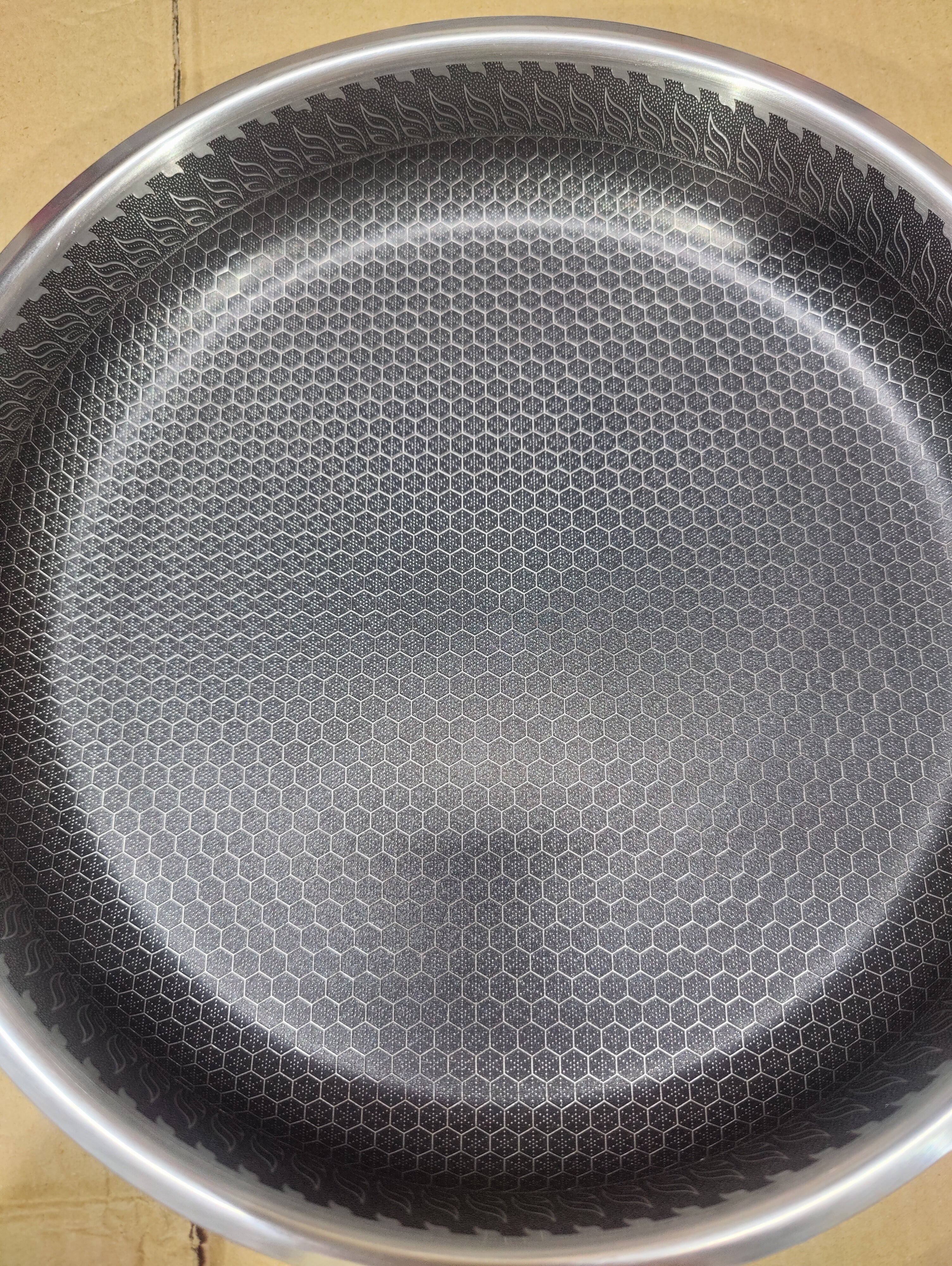 Imported Honeycomb Frypan Laser Crafted Pan with Lid