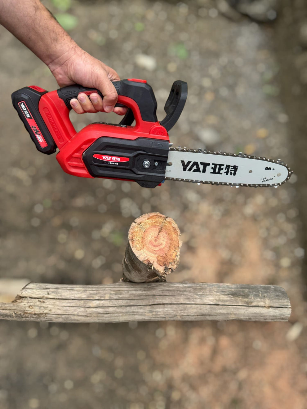 YAT Rechargeable High-Power Lithium Battery Handheld Chainsaw