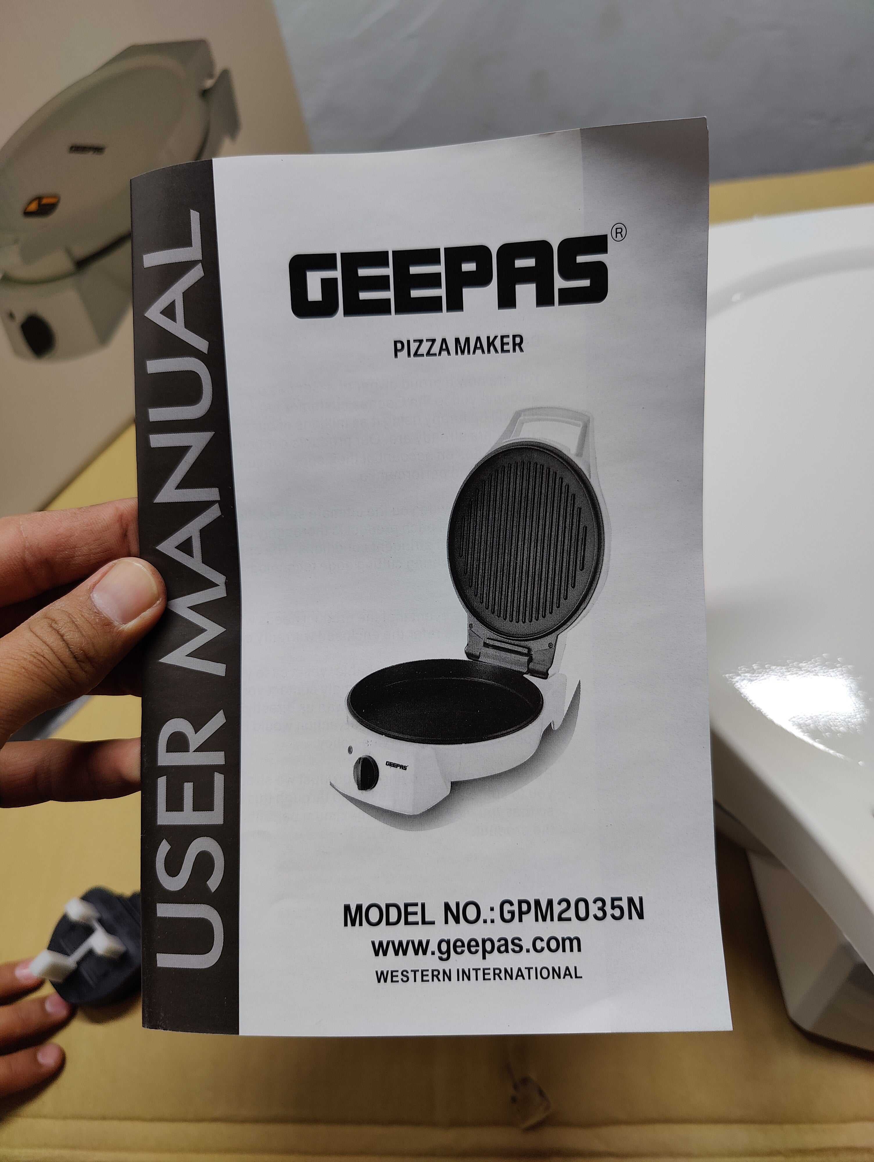Geepas Pizza Maker GPM2035N