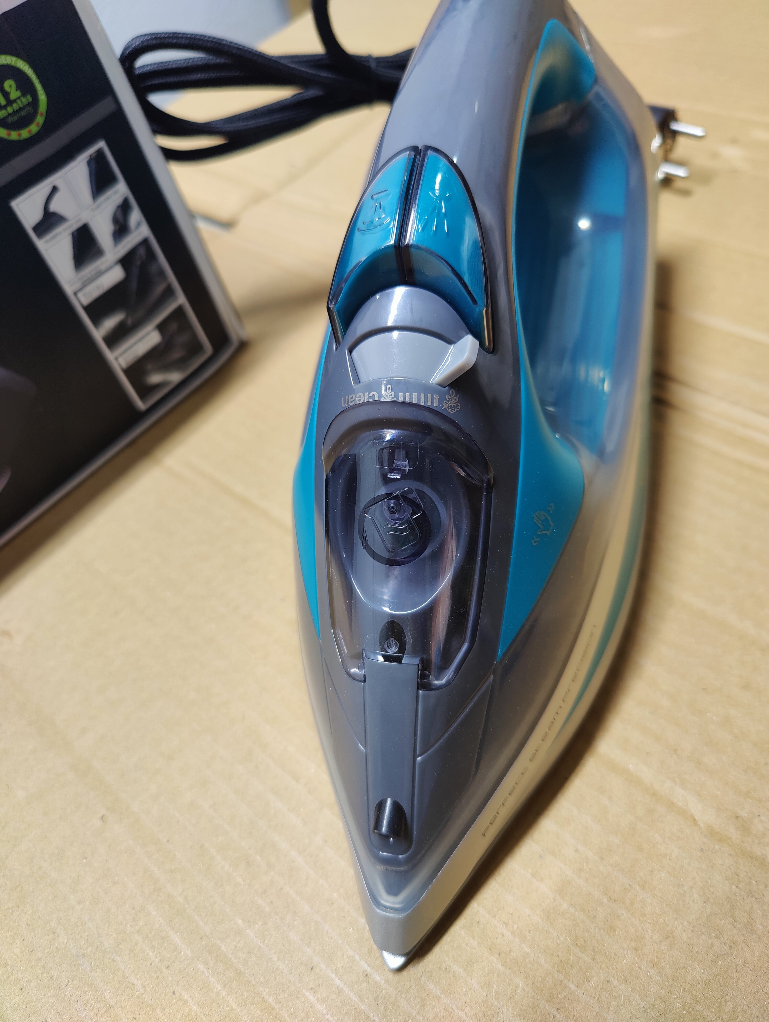 Super Crest Steam iron 2600w Model: SCT-1004