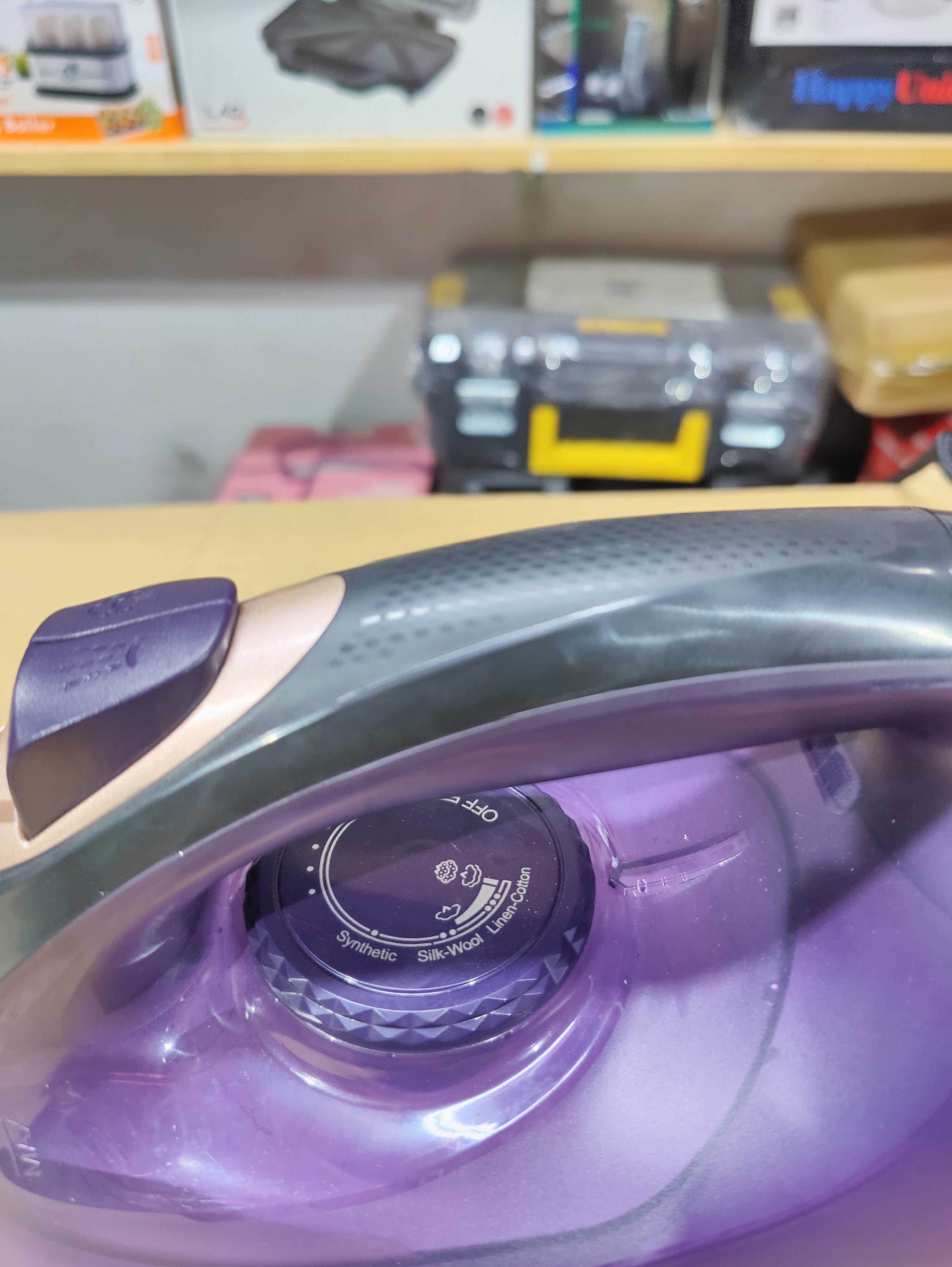 Kolax Steam Iron