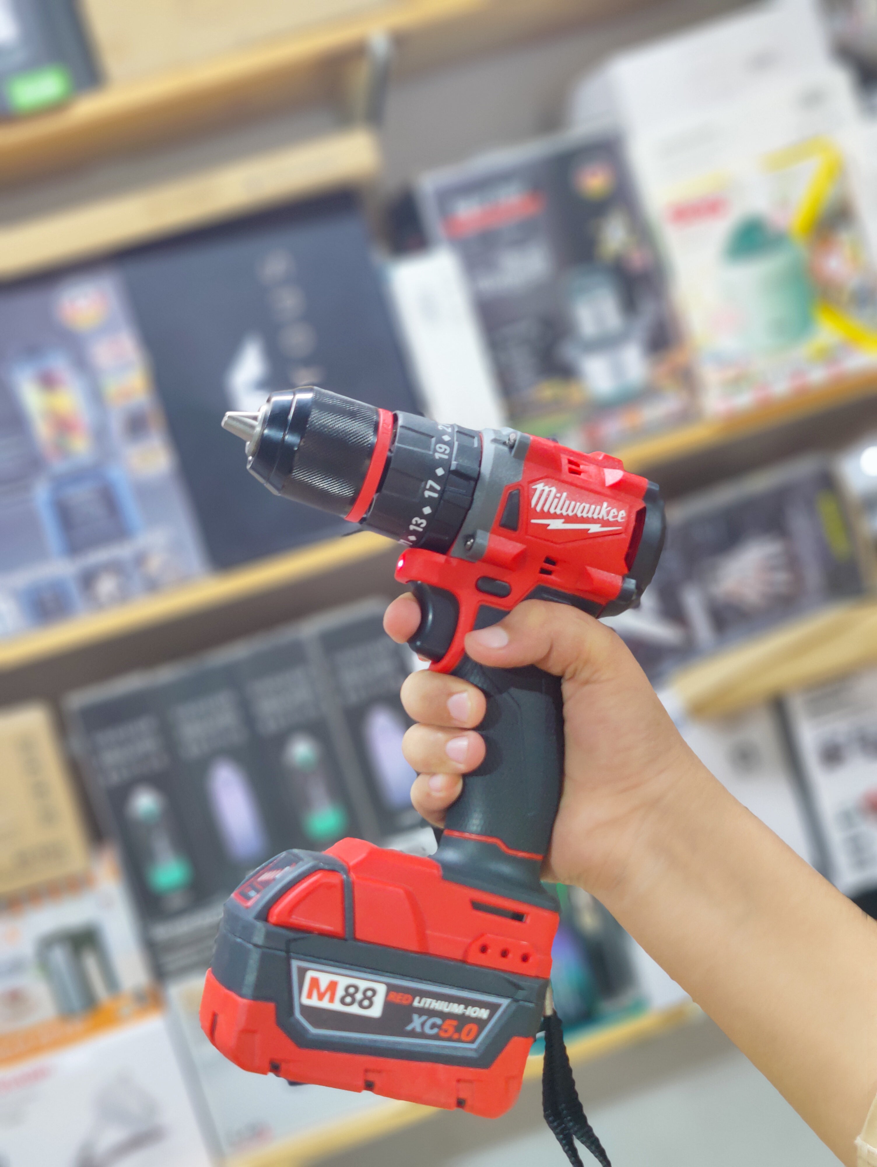 Milwaukee 88V Rechargeable Drill Machine