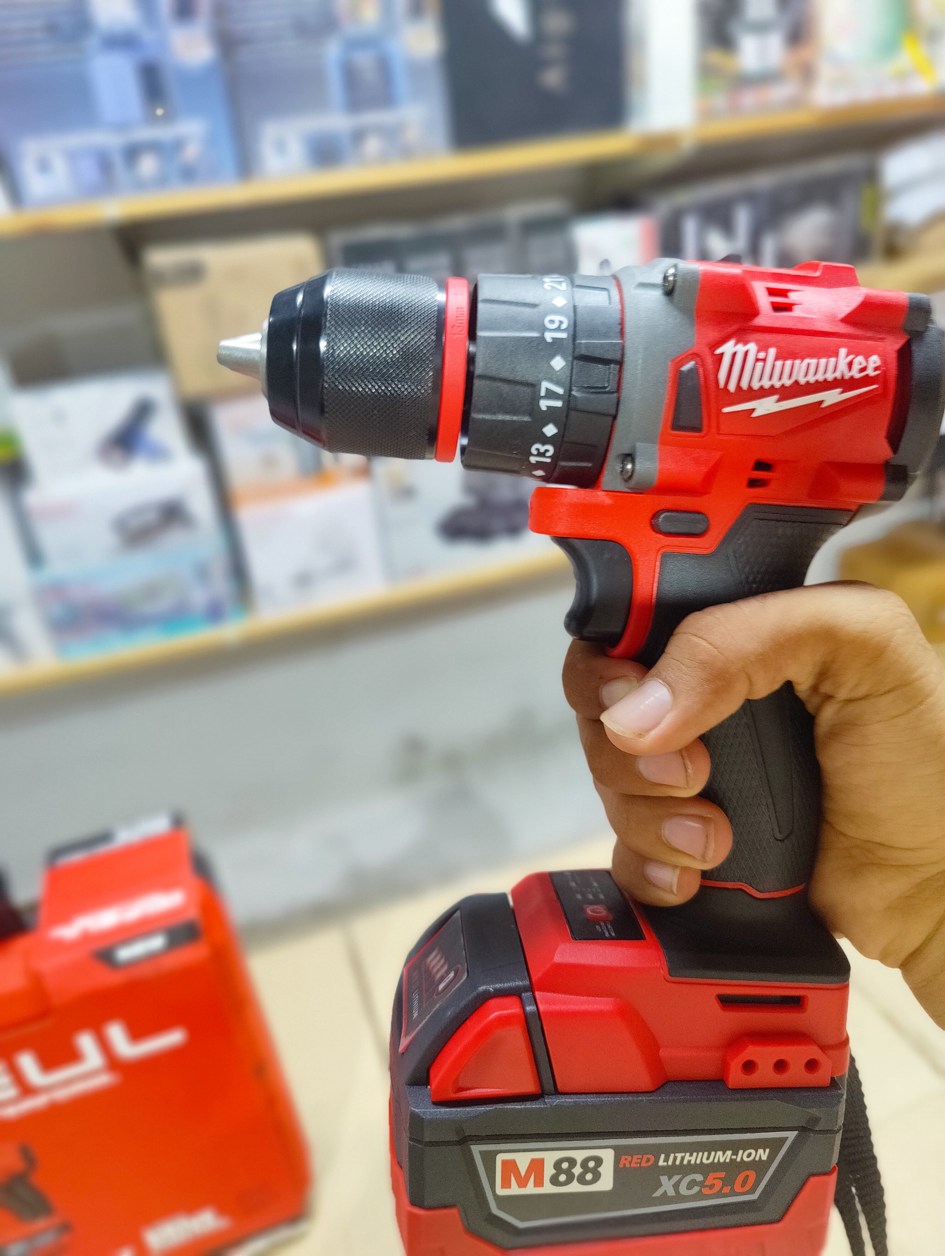 Milwaukee 88V Rechargeable Drill Machine