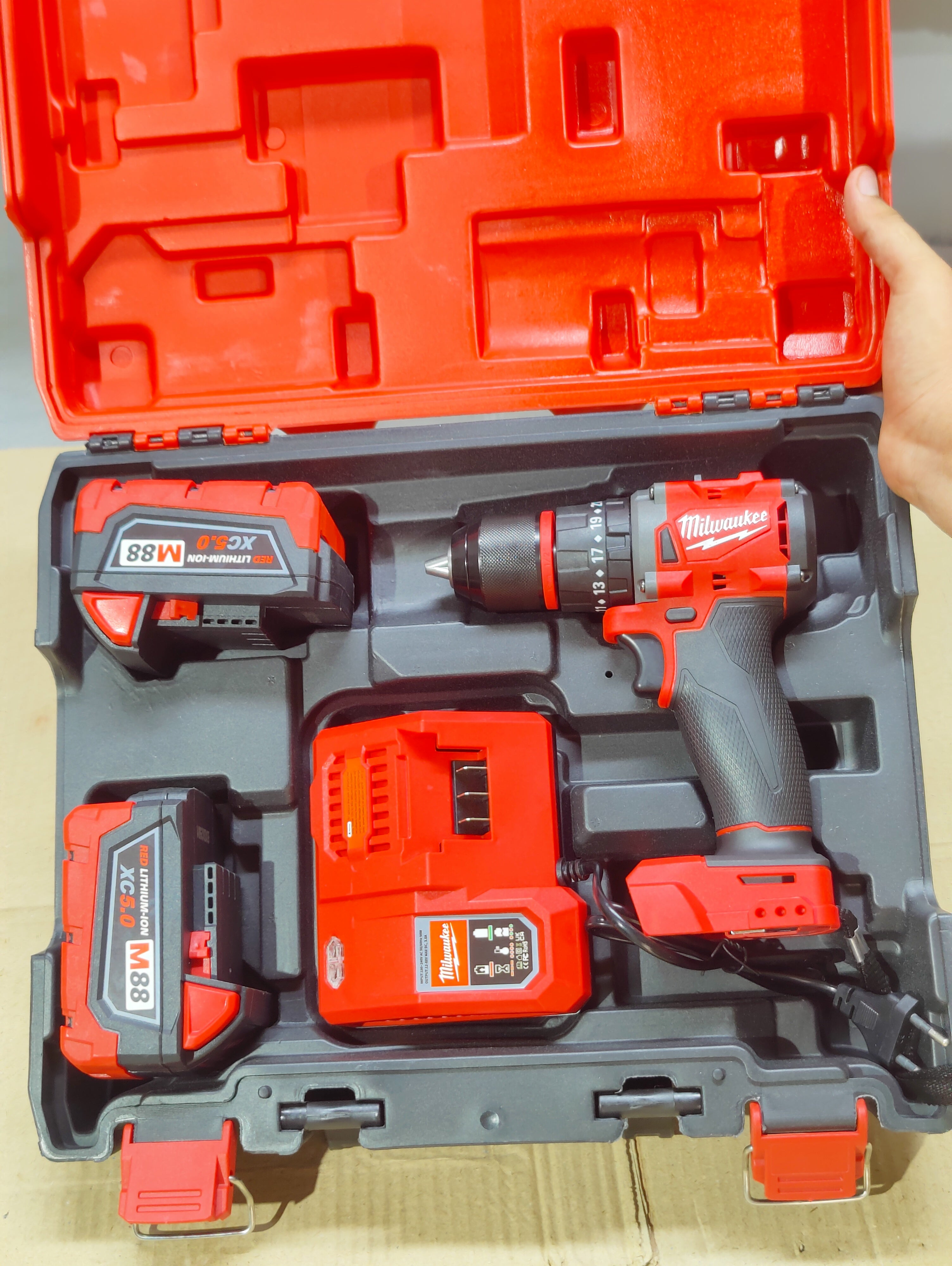 Milwaukee 88V Rechargeable Drill Machine