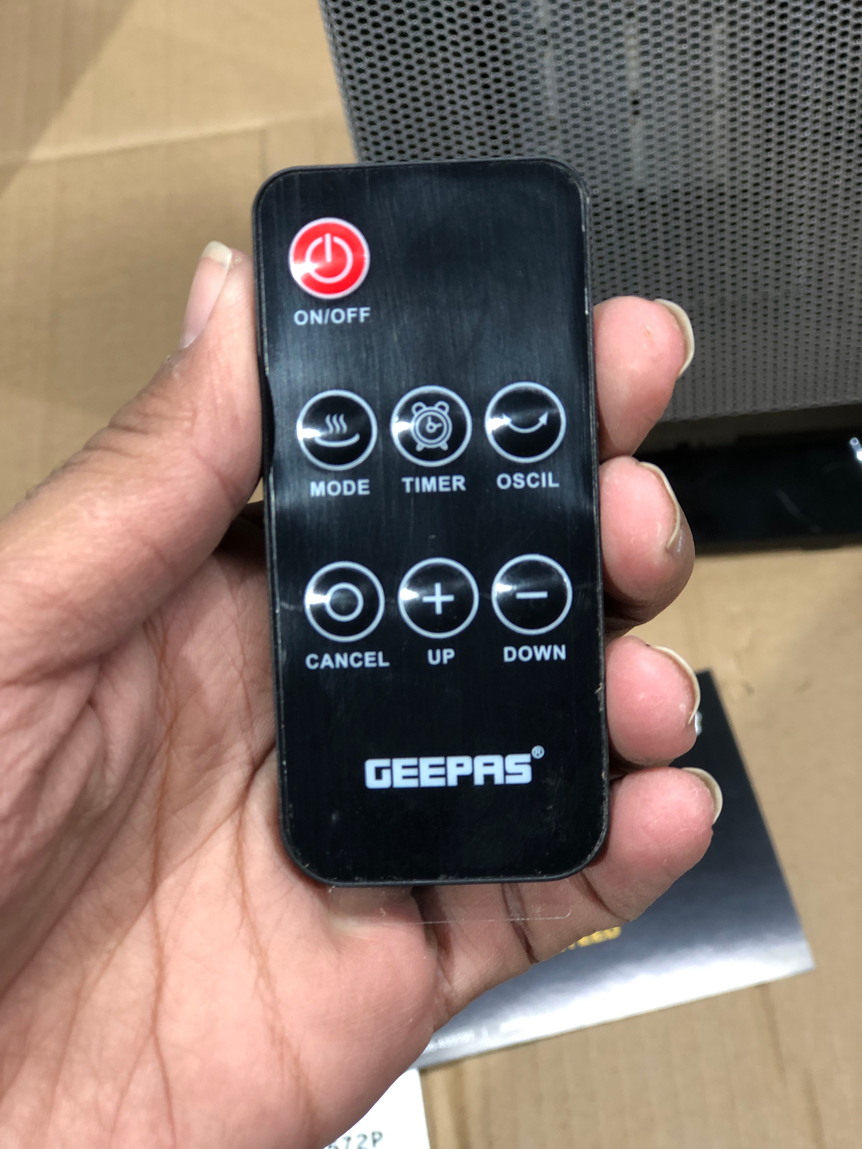 Geepas 2-in-1 Cordless Low-Noise Lightweight Stick Vacuum Cleaner GVC2596N