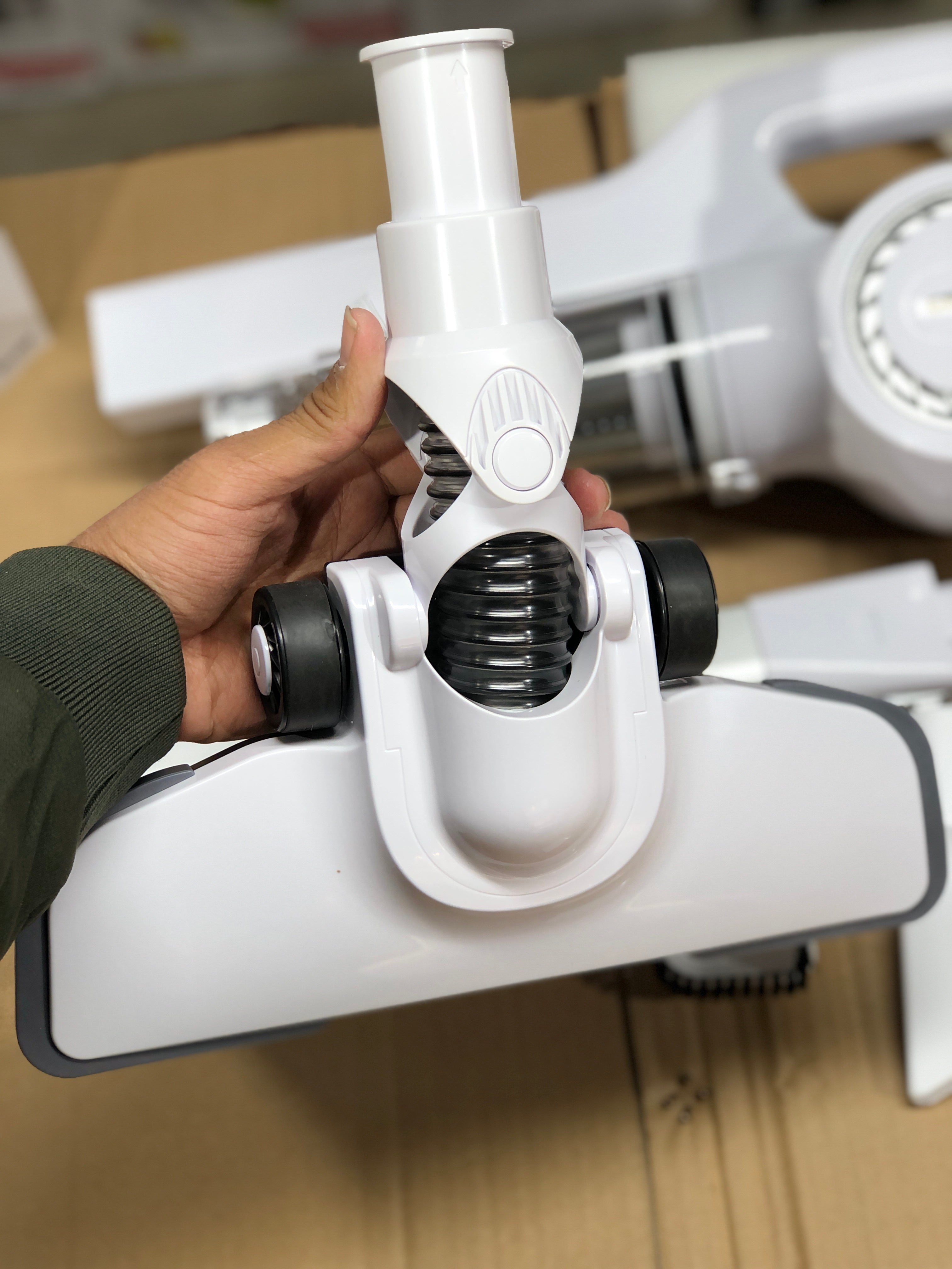 Geepas 2-in-1 Cordless Low-Noise Lightweight Stick Vacuum Cleaner GVC2596N