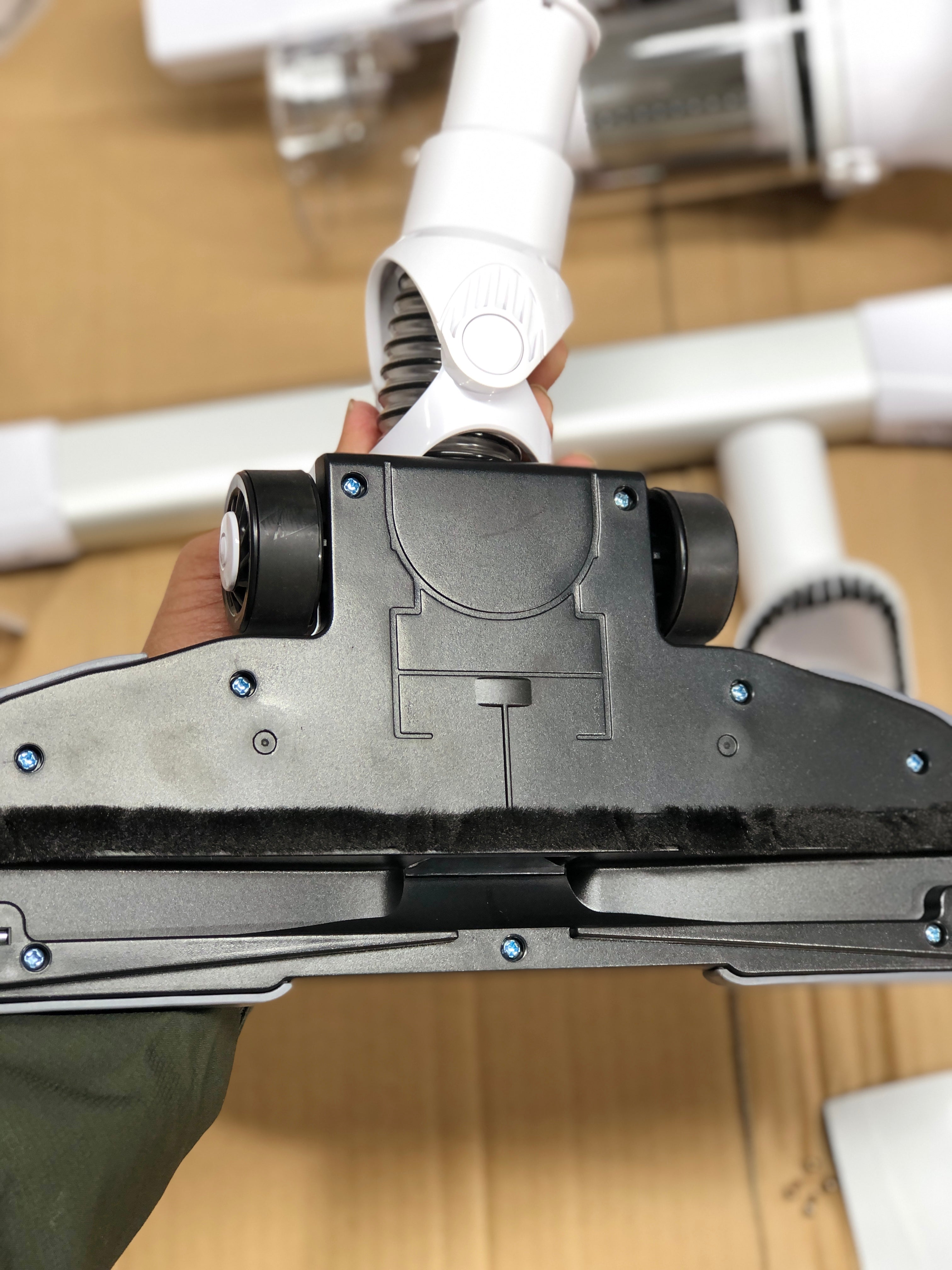 Geepas 2-in-1 Cordless Low-Noise Lightweight Stick Vacuum Cleaner GVC2596N