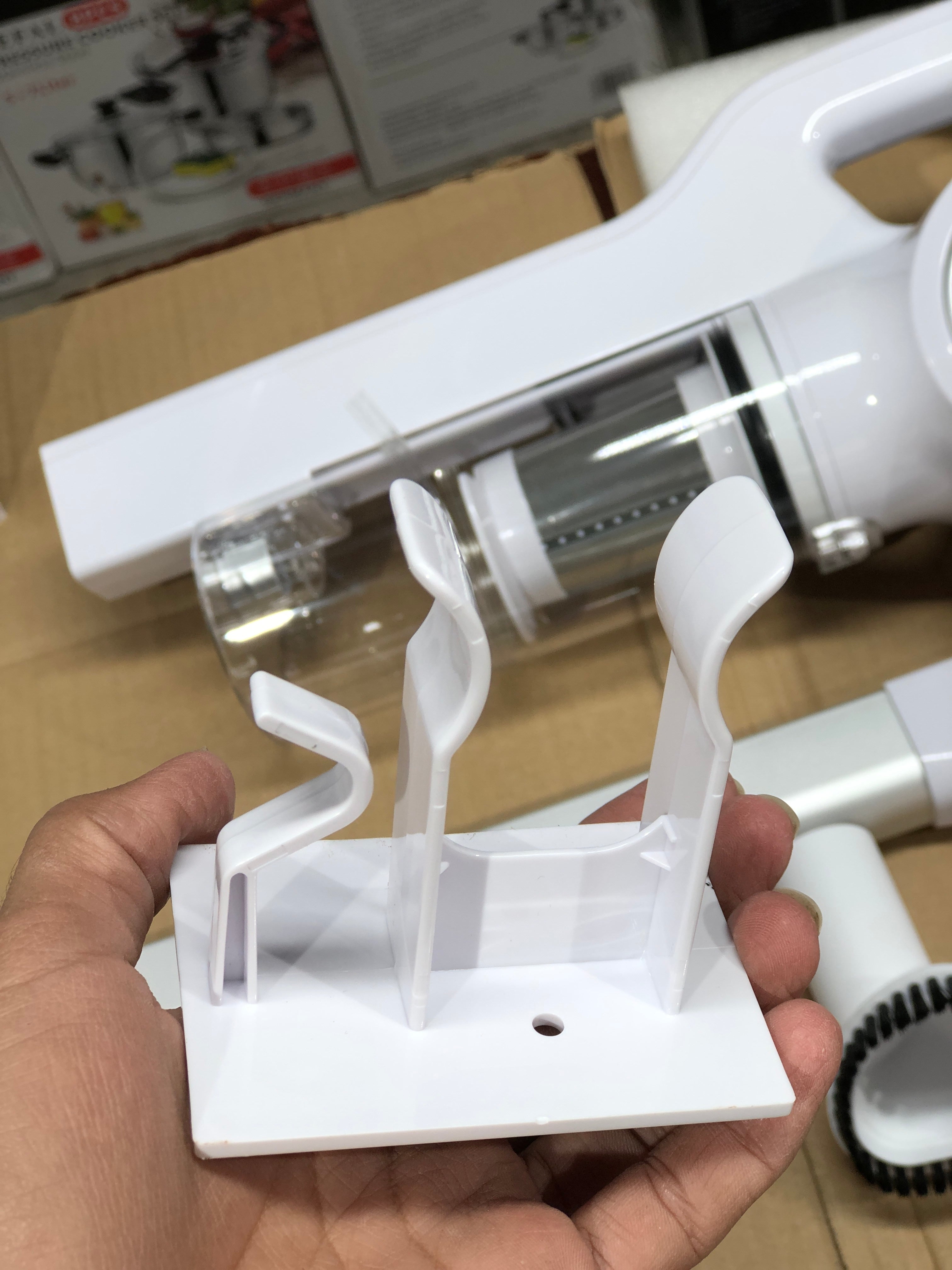 Geepas 2-in-1 Cordless Low-Noise Lightweight Stick Vacuum Cleaner GVC2596N