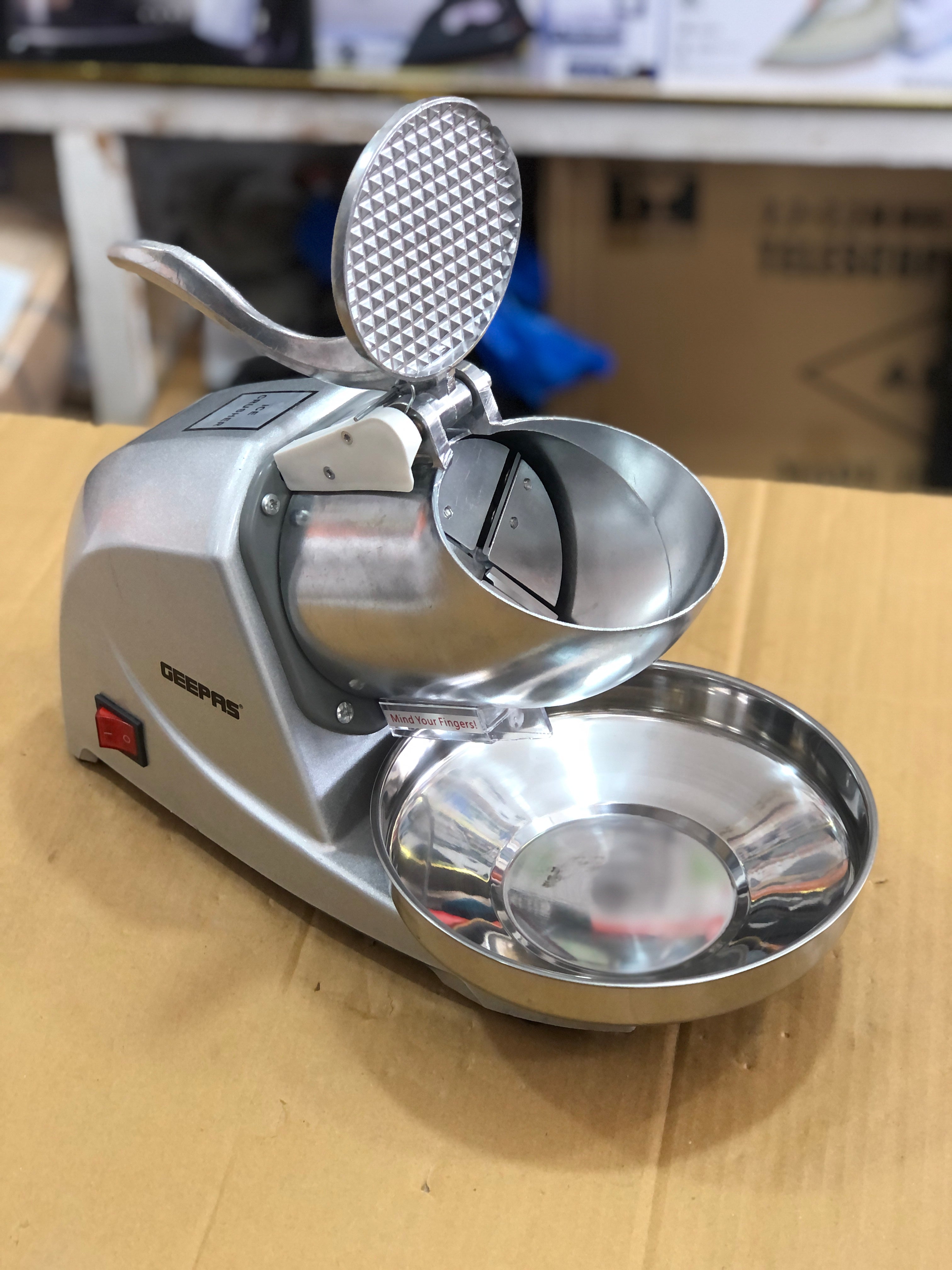 Geepas Ice Crusher Machine GIC63125