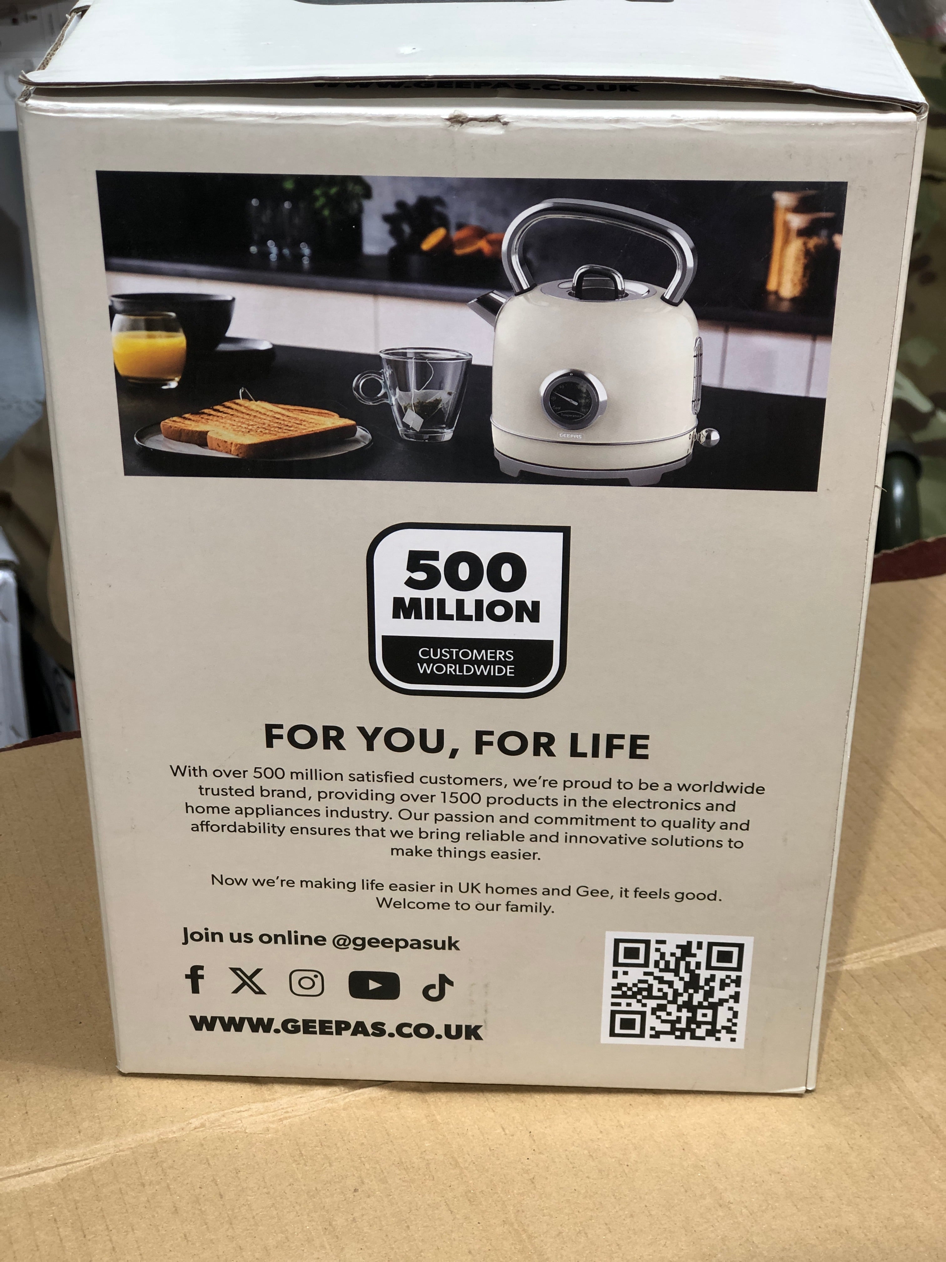 Geepas Retrovive 1.8L Stainless Steel Kettle 38074