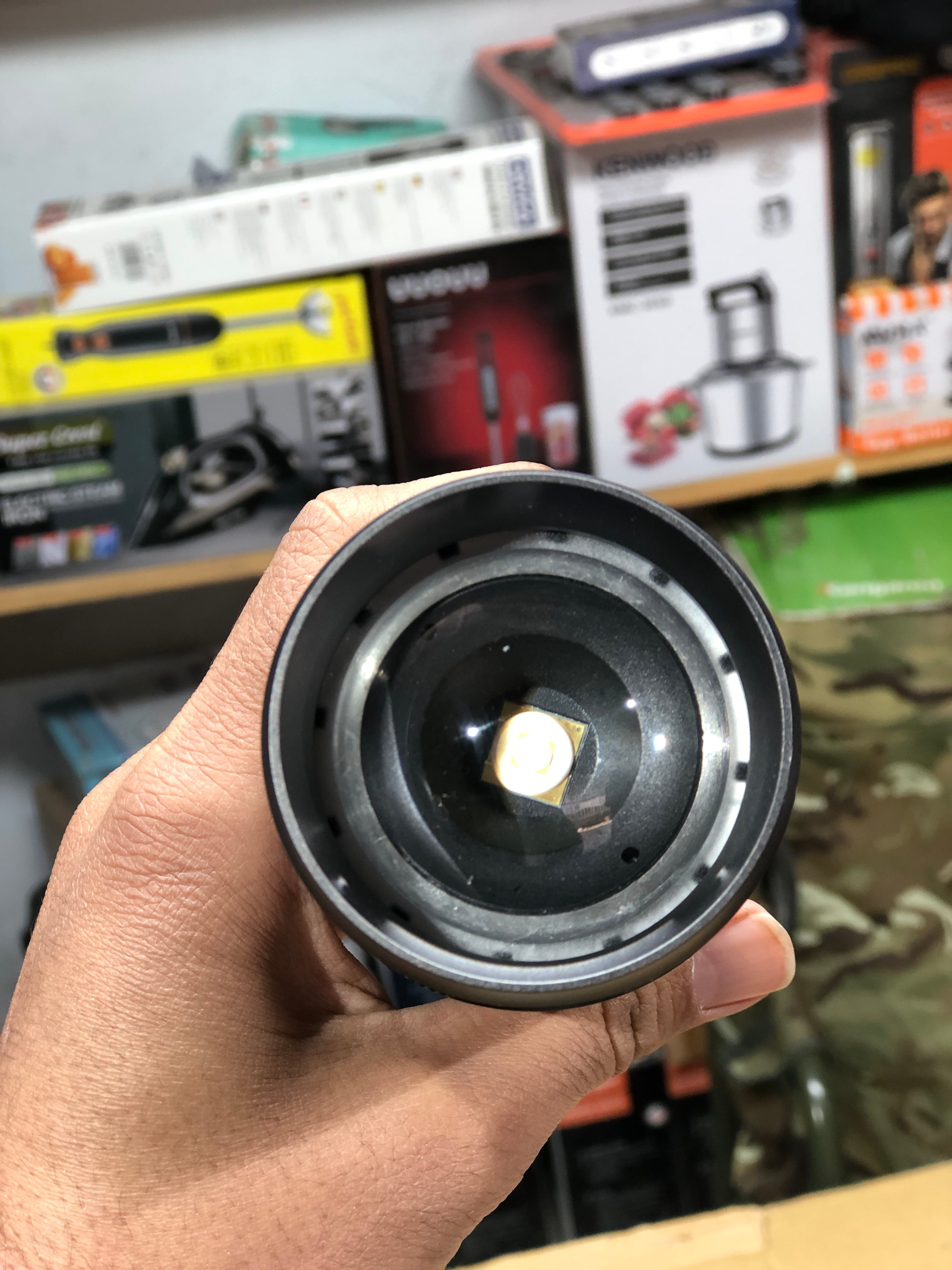 Geepas Digital Zoomable LED Flashlight- GFL3874Z