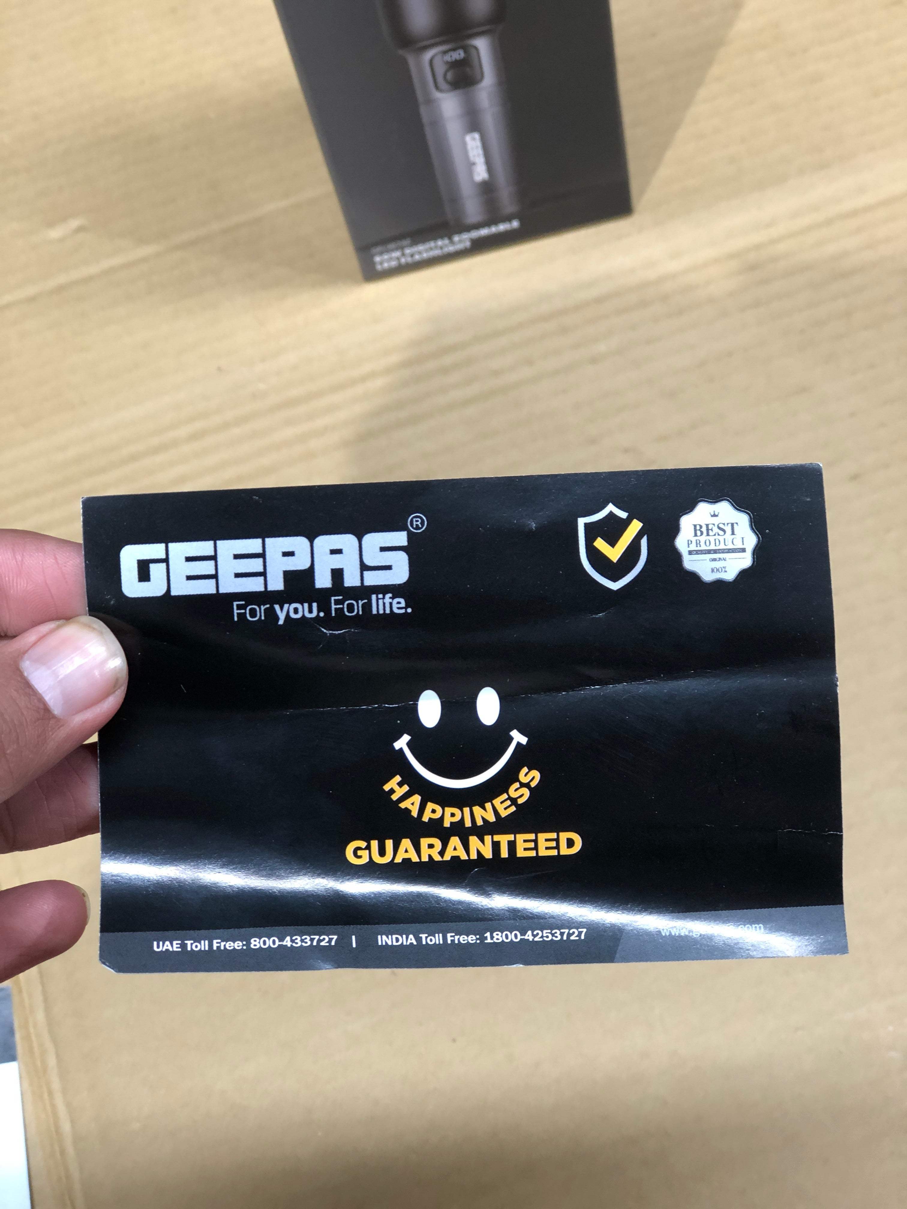 Geepas Digital Zoomable LED Flashlight- GFL3874Z