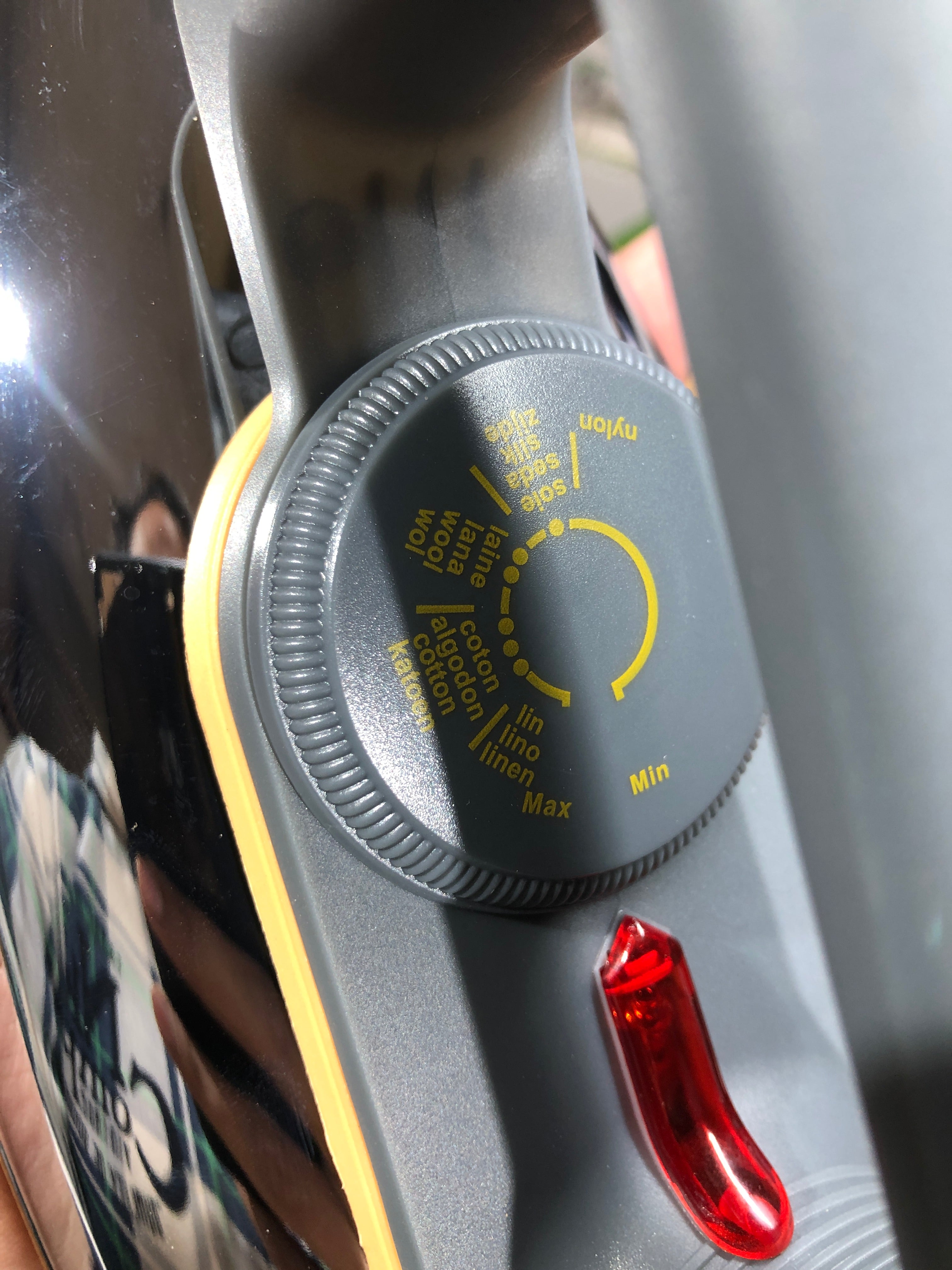 Arshia Light Weight Dry Iron