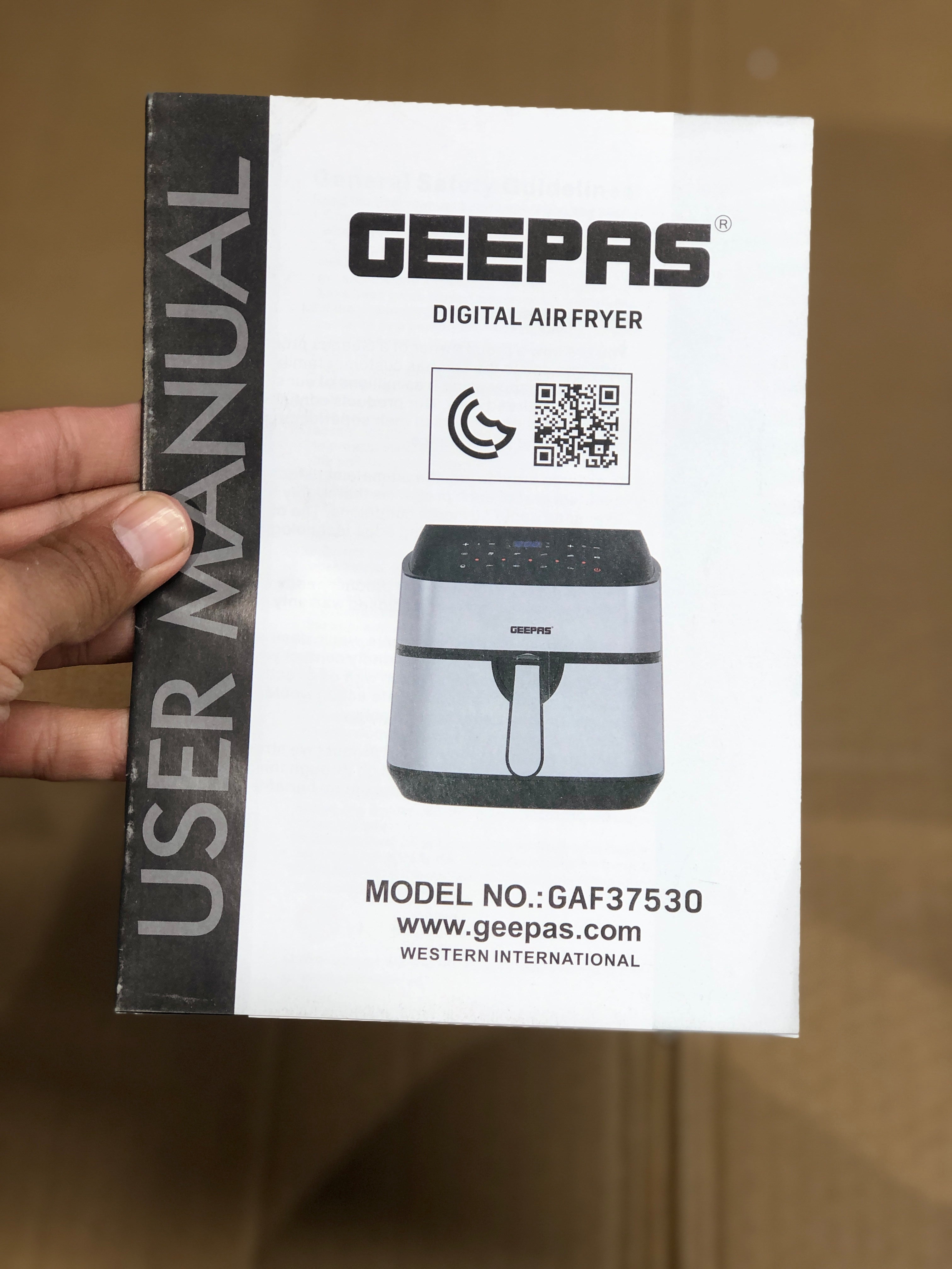 Geepas Digital 7.5L Air Fryer GAF37530