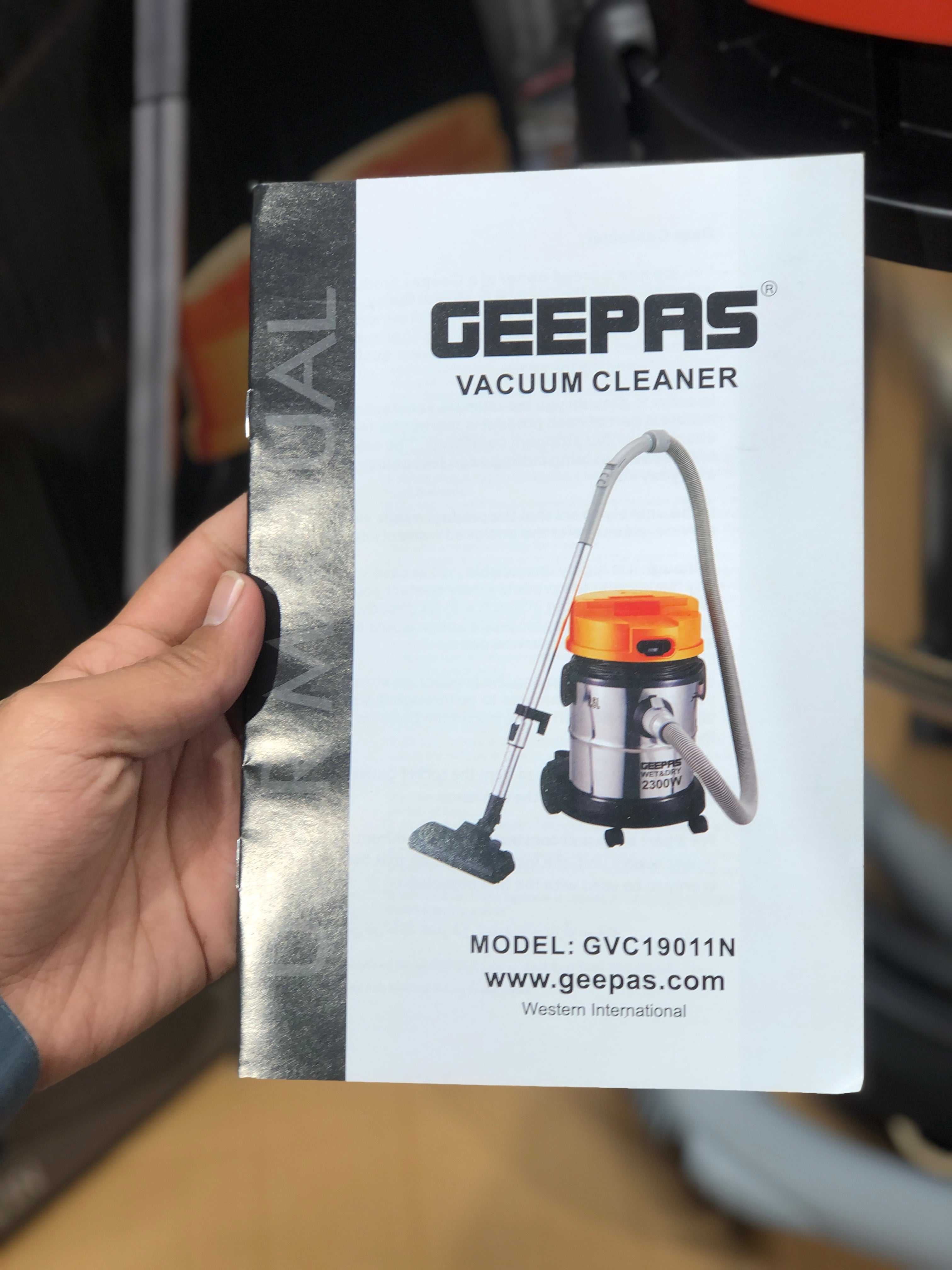Geepas 25L Wet & Dry Vacuum Cleaner & Blower GVC 19011