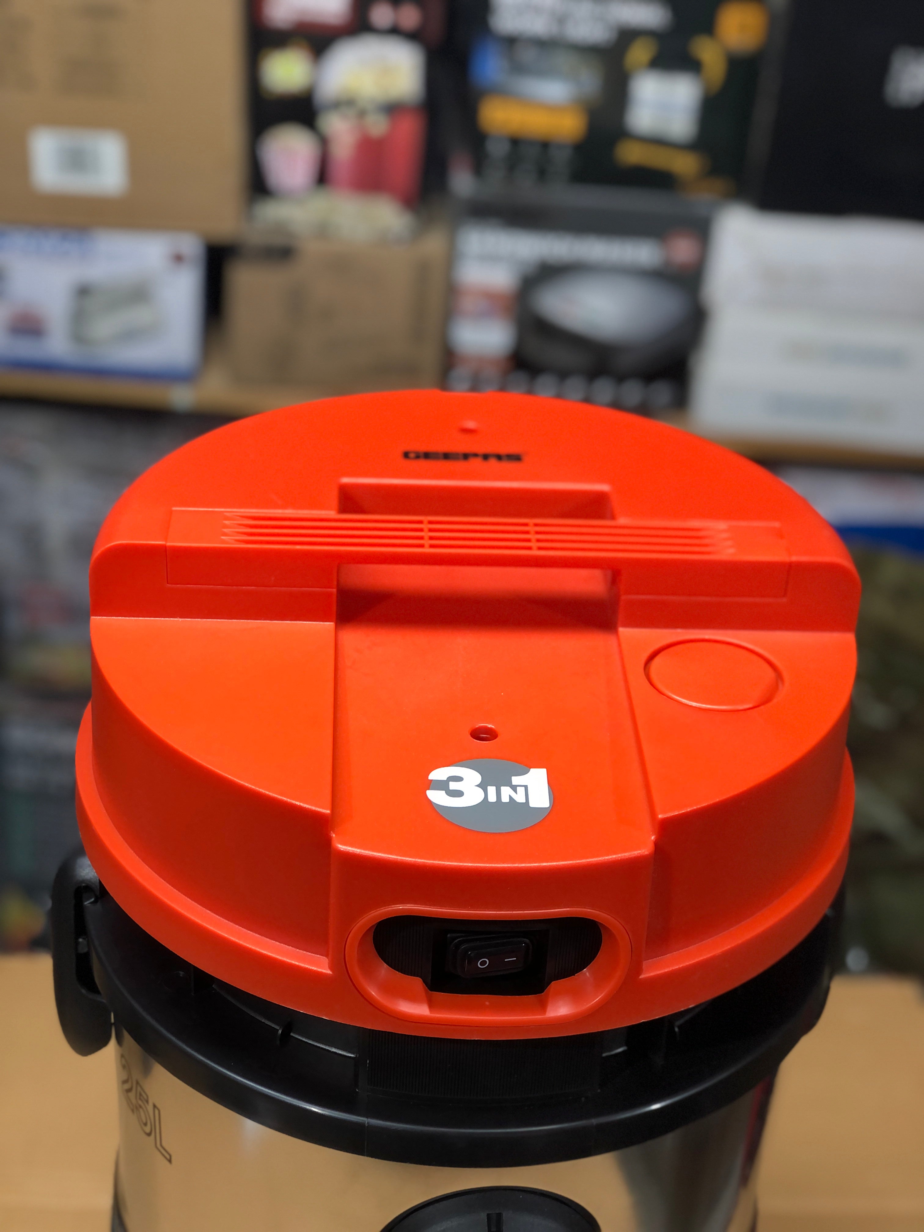 Geepas 25L Wet & Dry Vacuum Cleaner & Blower GVC 19011