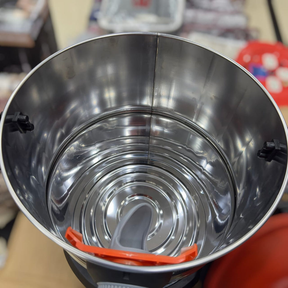 Geepas 25L Wet & Dry Vacuum Cleaner & Blower GVC 19011